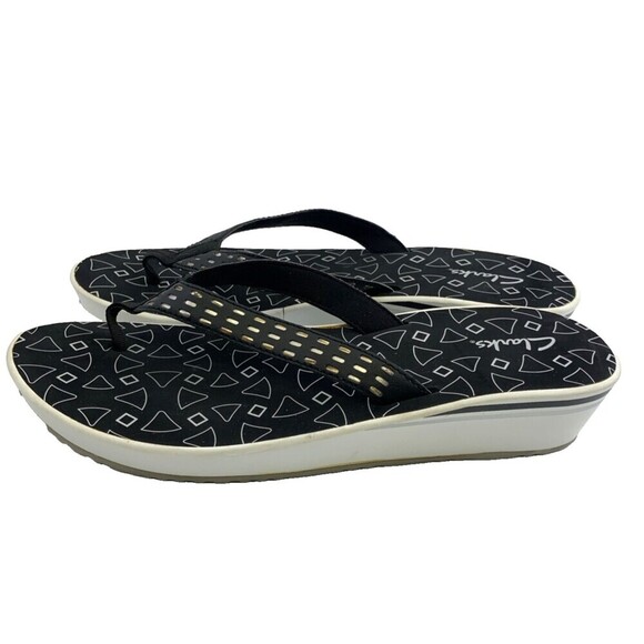 Clarks Liya Bevin Sandal Thong Slip On Low Wedge Black Metallic Cut Out Women 11 - Picture 1 of 15